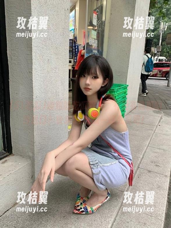 娜娜的吃瓜背后,有没有隐藏的传送门?快来51吃瓜一探究竟吧!-玫桔翼 娜娜的吃瓜背后,有没有隐藏的传送门?快来51吃瓜一探究竟吧!-玫桔翼