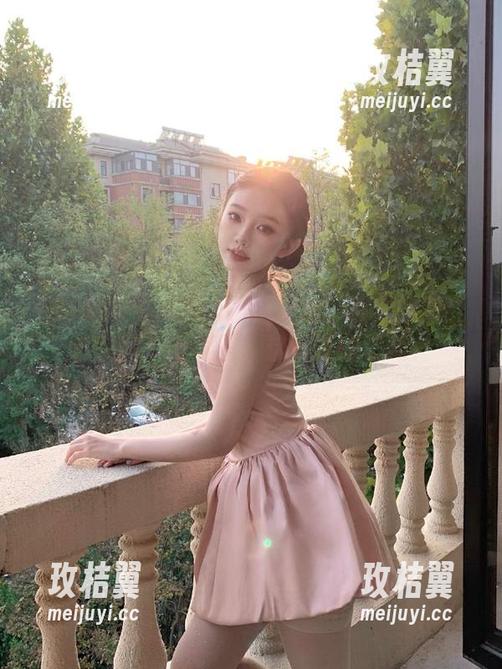 51吃瓜中心:邪魅的网红们在网页上卖萌,这是要翻车吗?-玫桔翼 51吃瓜中心:邪魅的网红们在网页上卖萌,这是要翻车吗?-玫桔翼