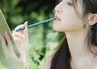 当校内八卦成为生存技能，51吃瓜网地址聚焦学霸与吃瓜群众的较量！