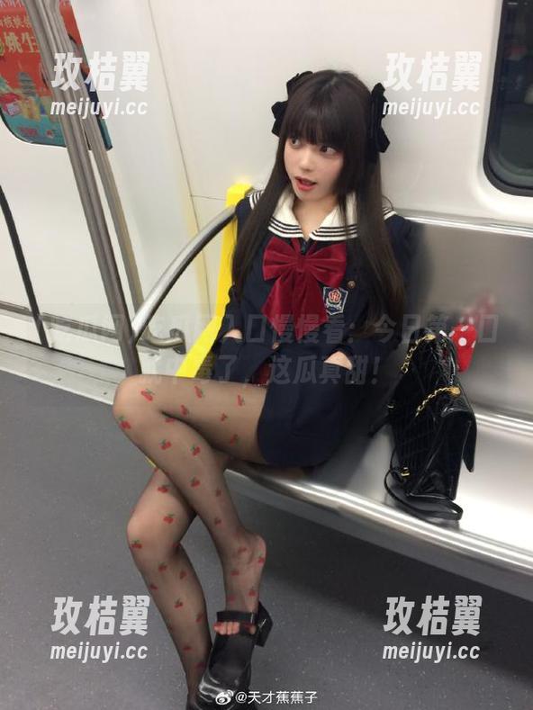 吃瓜网入口慢慢看：今日第一口就中毒了，这瓜真甜！-玫桔翼