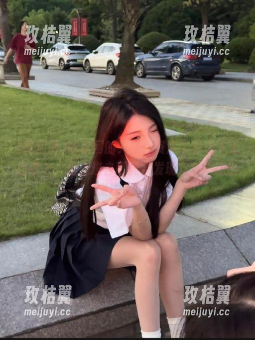 吃瓜网的入口,资源乍看之下无比诱人,但走进去可能会发现完全不想出来的感觉。-玫桔翼 吃瓜网的入口,资源乍看之下无比诱人,但走进去可能会发现完全不想出来的感觉。-玫桔翼