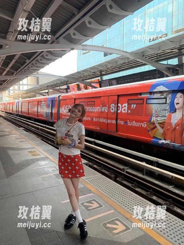 吃瓜网红的最新黑料,视频一区发布让人大跌眼镜,快戳进来看!-玫桔翼 吃瓜网红的最新黑料,视频一区发布让人大跌眼镜,快戳进来看!-玫桔翼