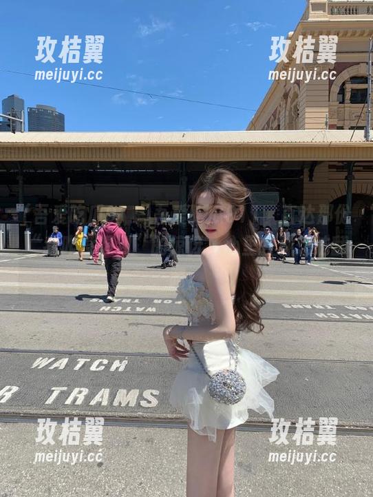 吾爱吃瓜911,直达那份“我咋没想到”的惊讶,心里各种想法翻腾。-玫桔翼 吾爱吃瓜911,直达那份“我咋没想到”的惊讶,心里各种想法翻腾。-玫桔翼