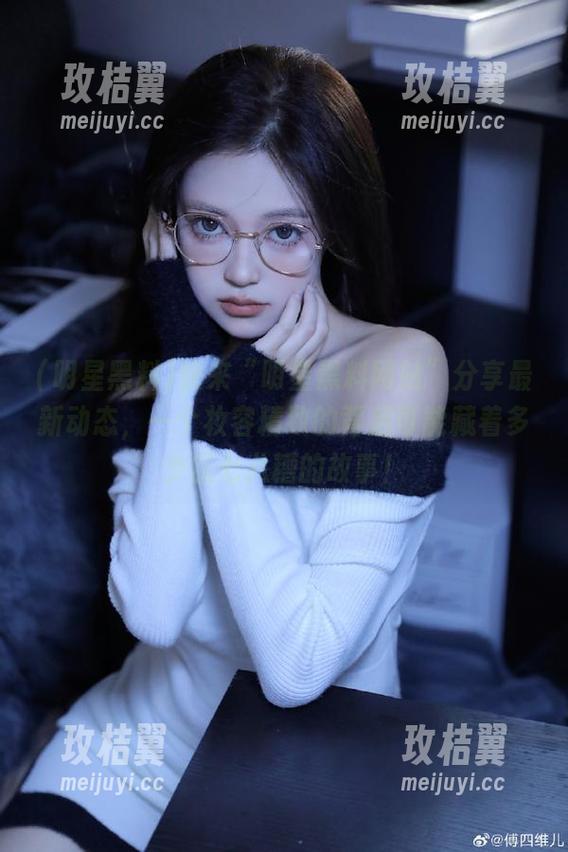 快来“明星黑料网站”分享最新动态,一个妆容精致的背后可能藏着多少乱七八糟的故事!-玫桔翼 快来“明星黑料网站”分享最新动态,一个妆容精致的背后可能藏着多少乱七八糟的故事!-玫桔翼