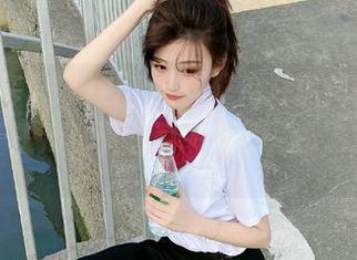 没事就去“每日黑料网”刷资源，生活也跟着躁动不已，添了点滋味。