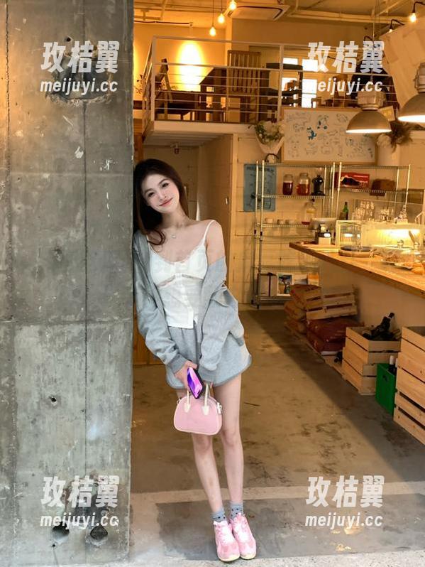刷到首页的麻豆吃瓜八卦,呃,真有种想要翻白眼的冲动。-玫桔翼 刷到首页的麻豆吃瓜八卦,呃,真有种想要翻白眼的冲动。-玫桔翼