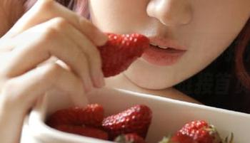 只想说：“黑料不打烊”真会玩，正能量竟然被推到链接首页了！