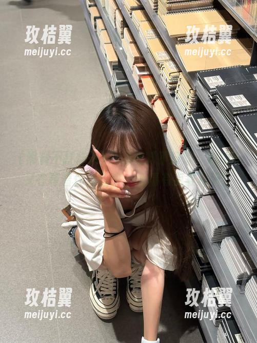 门口的黑料不打烊，2025又在等着你点进来，心情有点复杂呀。-玫桔翼