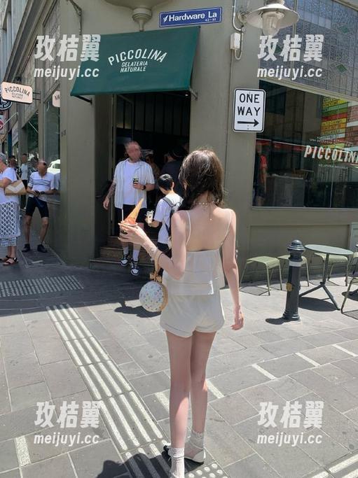 不得不走进“黑料吃瓜”官网，发布的真是…让我怀疑我的三观，怎么看得下去。-玫桔翼