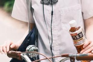 “黑料吃瓜”app的奇妙网址，仿佛让人一头扎进了八卦的漩涡，这感觉...有点刺激。
