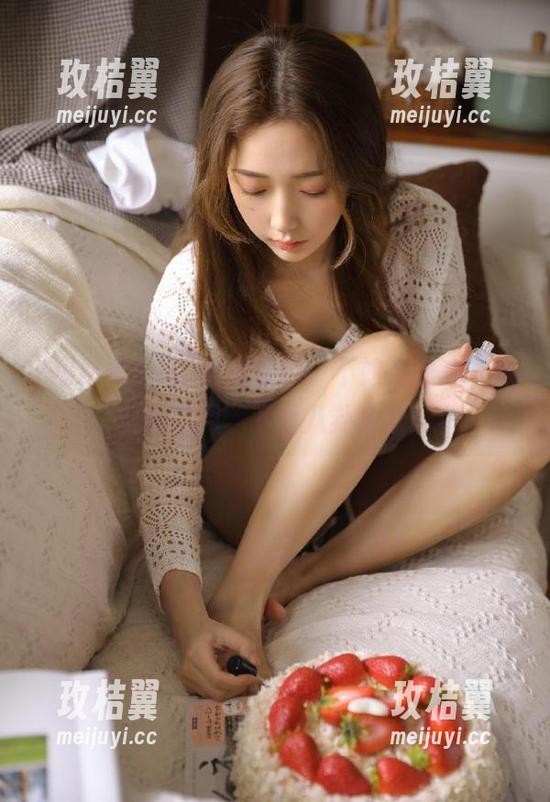 得闲数瓜,不如免费来“黑料吃瓜网”下载八卦狂欢!-玫桔翼 得闲数瓜,不如免费来“黑料吃瓜网”下载八卦狂欢!-玫桔翼