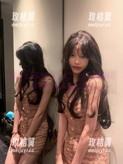 网曝门也太火了，快下载黑料社，毫不留情的瓜都在这儿！-玫桔翼