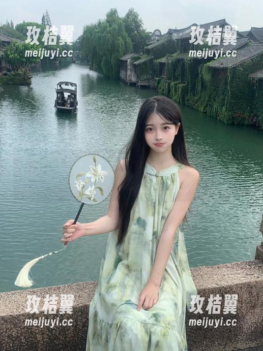 直达黑料社在线，八卦弹幕齐飞，根本停不下来！-玫桔翼