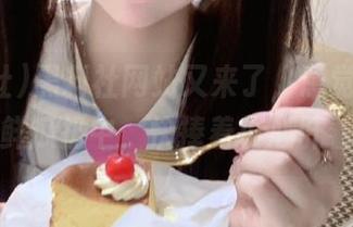 黑料社网站又来了，感觉像是被新鲜瓜扔中，快捧着小心肝看！
