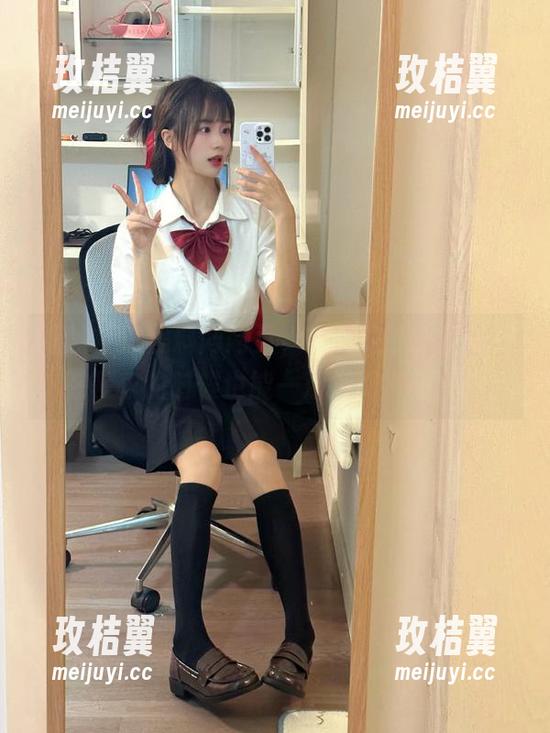 黑料网网页,实时在线,竟让我在等车的时候也能一波波跟进热搜!-玫桔翼 黑料网网页,实时在线,竟让我在等车的时候也能一波波跟进热搜!-玫桔翼