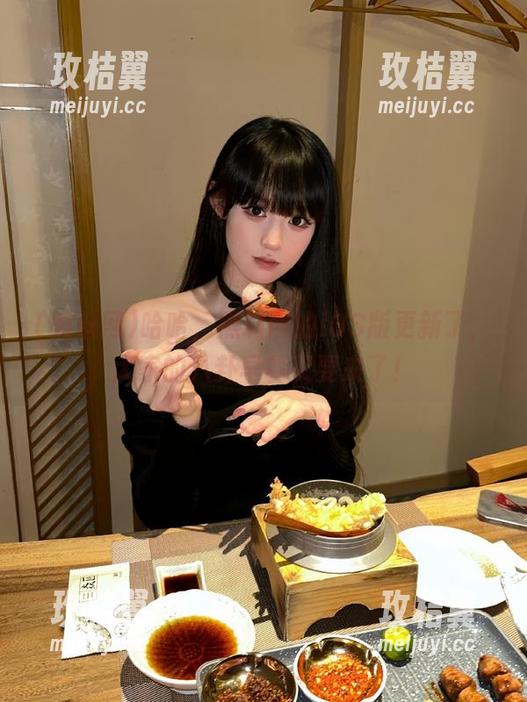 哈哈，黑料网的iOS版更新了，大家的八卦早餐又要来了！-玫桔翼